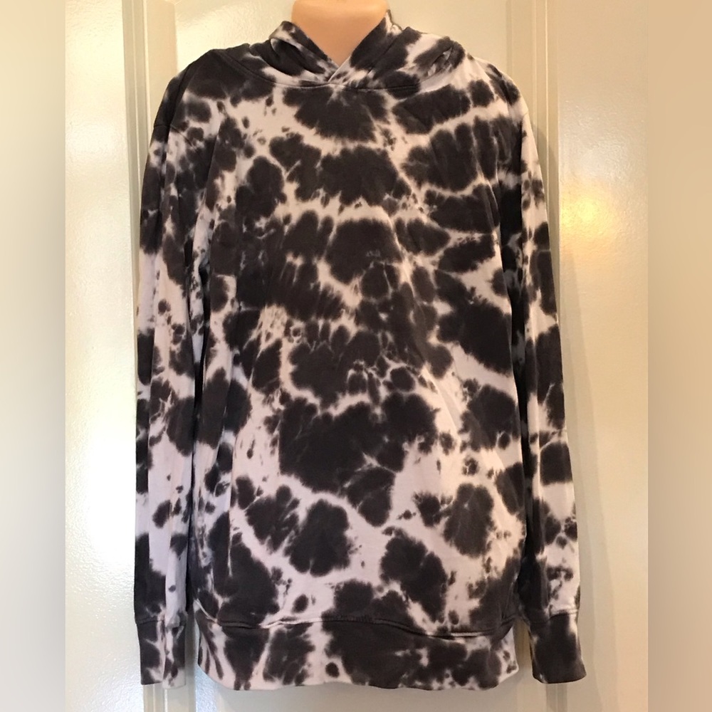 Black and white tie dyed hoodie. Size L (10/12)
